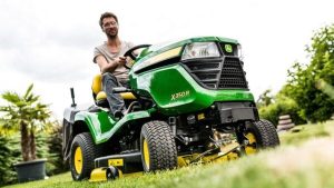 johndeere-x584-zitmaaiers-agritu-600x338